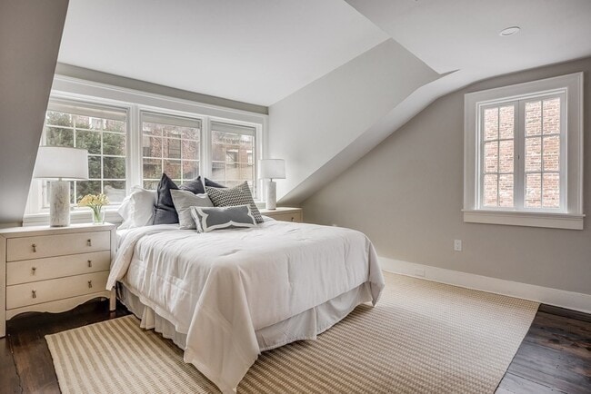 Building Photo - 36 Joy St