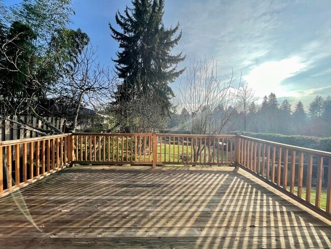 Building Photo - Beautiful Single Story Home!! 3 bed/2 bath with Open Floor Plan and Large Yard!!