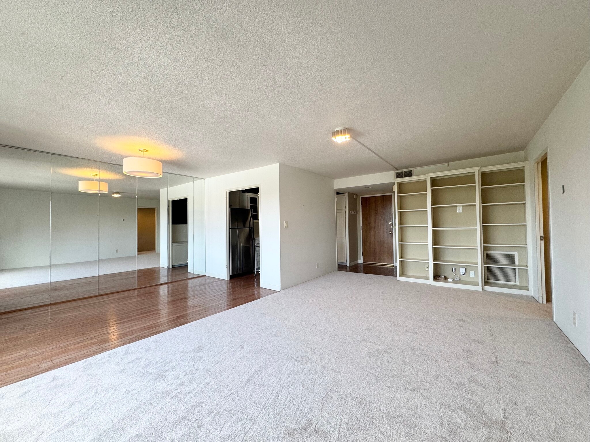 Building Photo - 4545 Wornall Rd