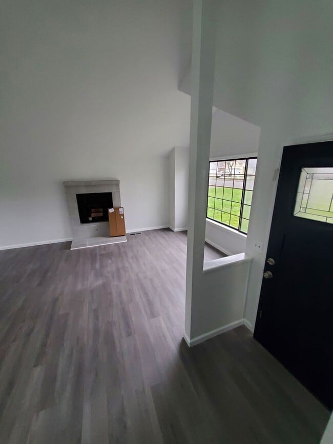 Building Photo - 3 bedroom - recently renovated home
