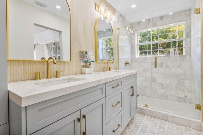 Building Photo - 1920 Spanish Trail