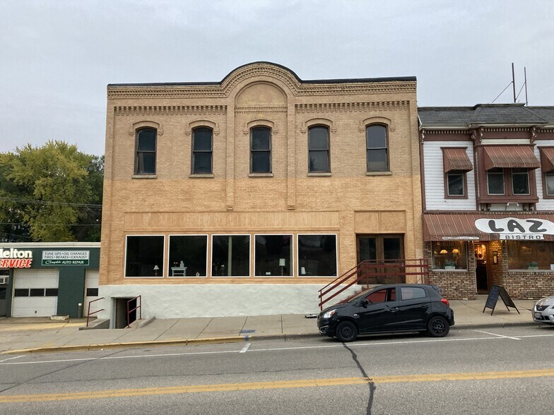 Building Photo - 421 E Main St