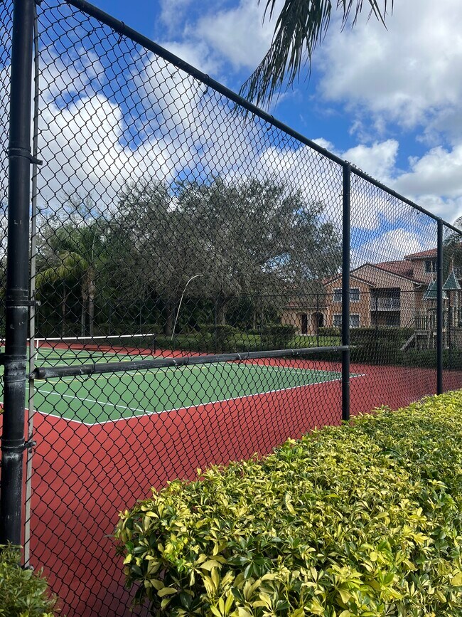 Building Photo - 151 SW Palm Dr