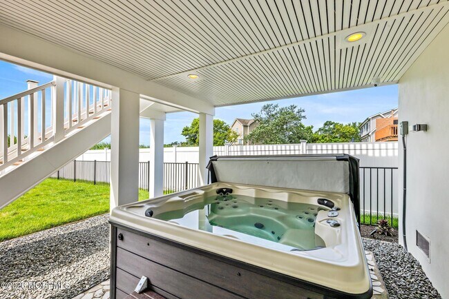 Building Photo - 619 Park Ave