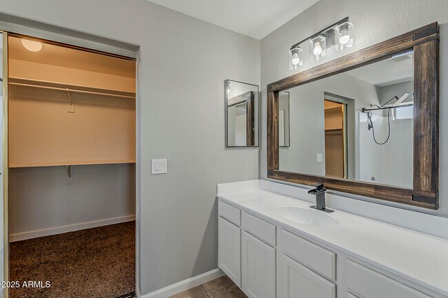 Building Photo - 21928 N Braden Rd