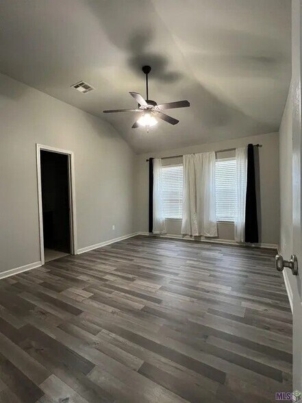 Building Photo - 2410 Hebert Dr