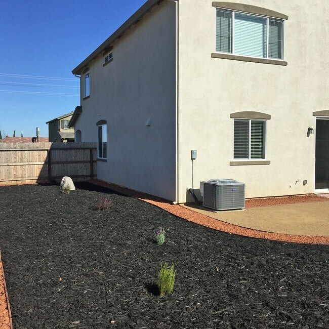 Building Photo - Beautiful 4 Bedroom 3 Bathroom 2700SF Rancho Cordova Home