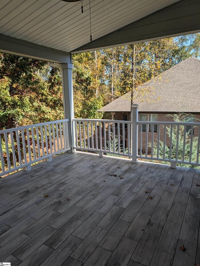 Building Photo - 154 S Lake Emory Dr