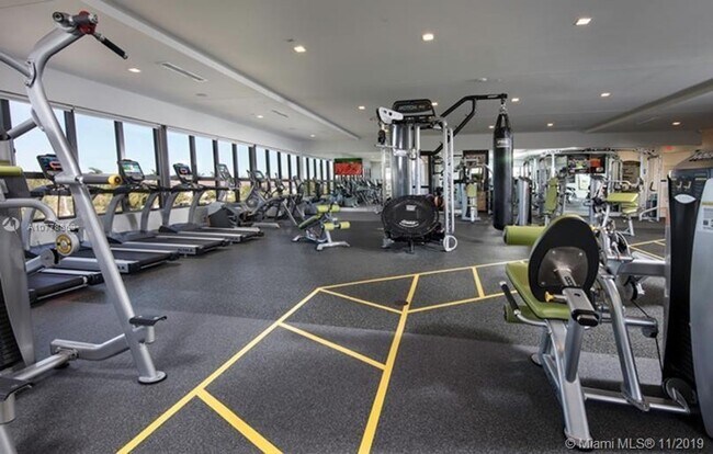 Building Photo - Great Condo unit in Doral