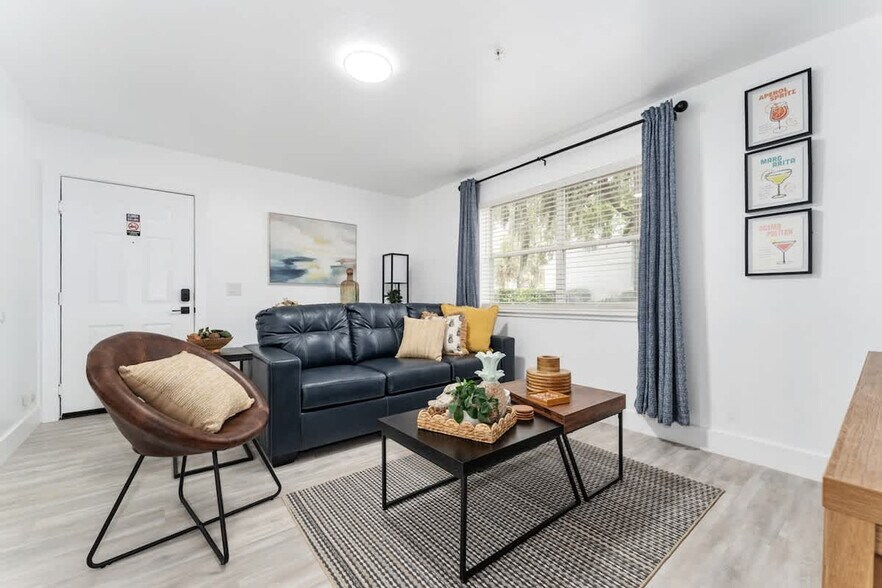 Building Photo - 2360 SW Archer Rd