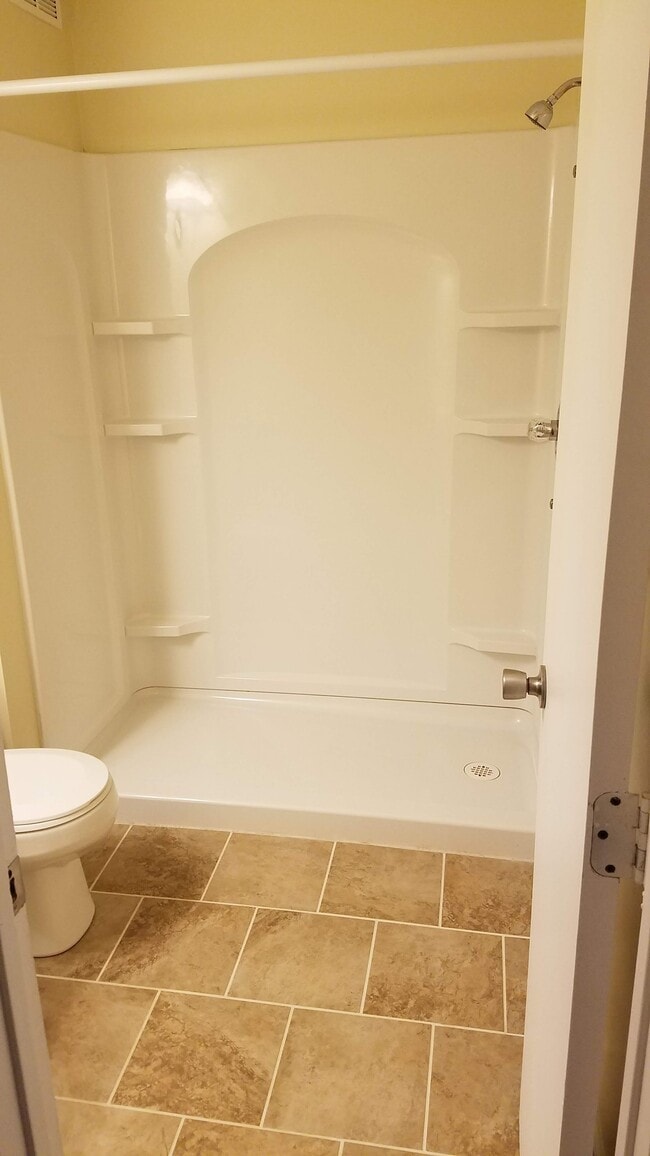 Building Photo - 543 E School St