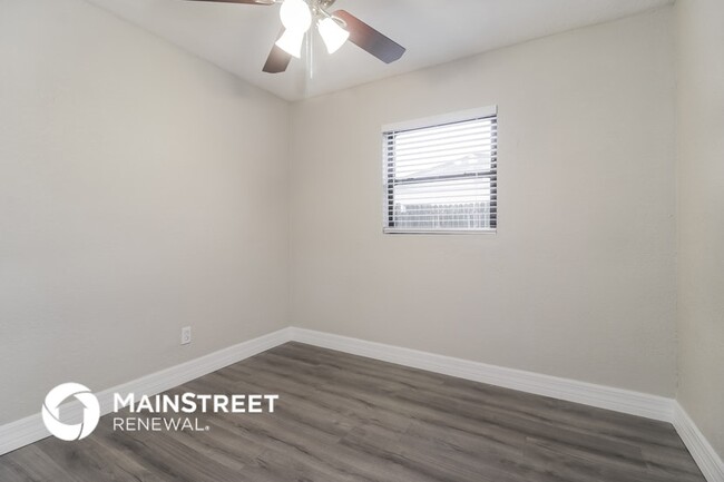 Building Photo - 6808 Ravenna Ave