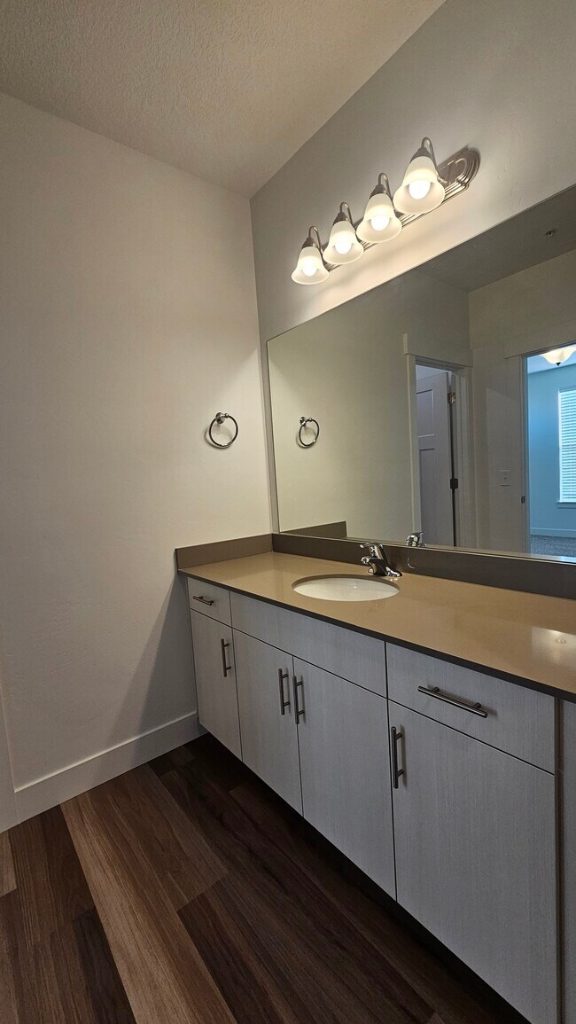 Building Photo - 13687 S Hanley Ln