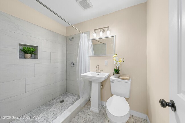 Building Photo - 39 E Azalea Cir