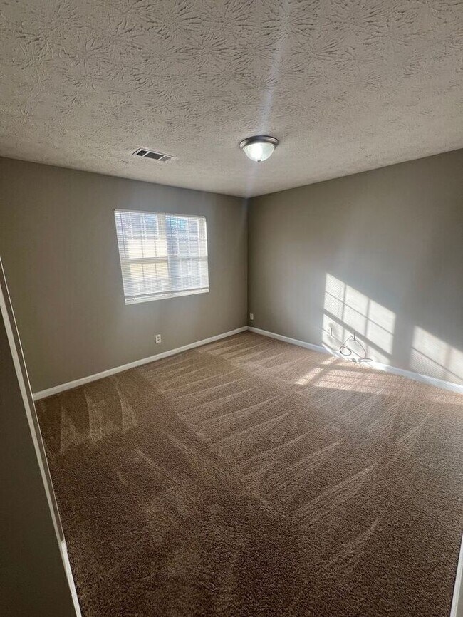 Building Photo - Now Ready! 2 bedroom 2 bath in Snellville