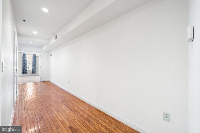 Building Photo - 48 N Front St