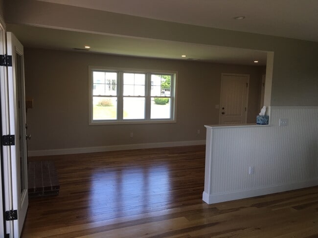 Building Photo - 7 Herbert Dr