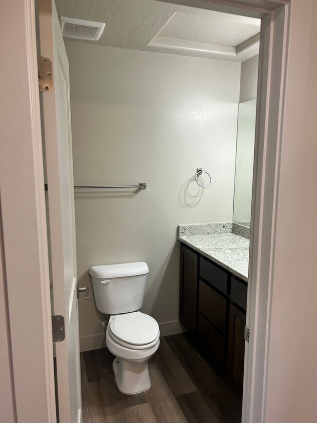 Building Photo - BEAUTIFUL TOWNHOME!