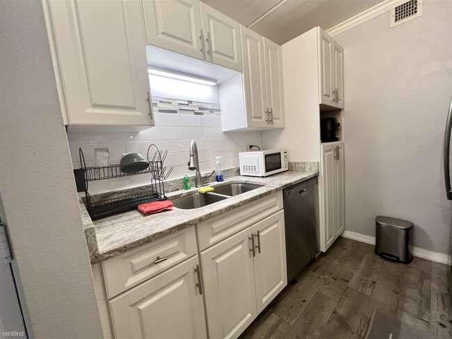 Building Photo - 1 br, 1 bath Condo - 4411 Shady Terrace La...