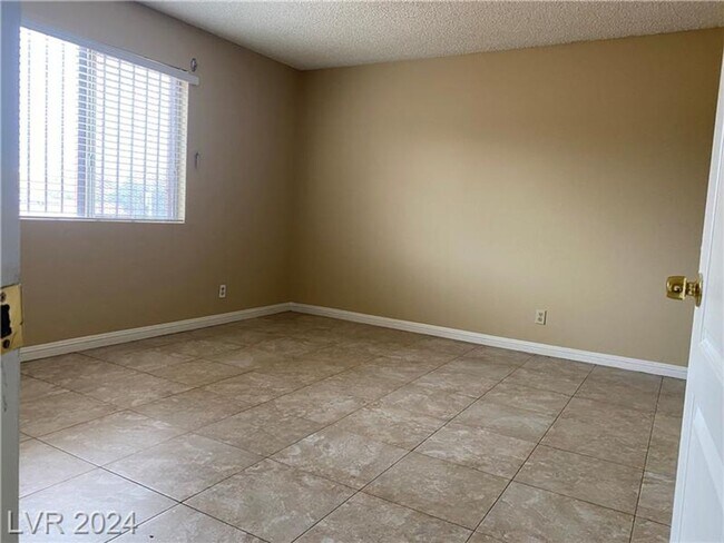 Building Photo - 5456 Cabeza Dr