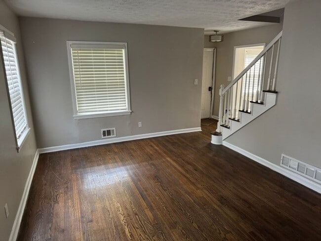 Building Photo - 1307 Lorenzo Dr SW