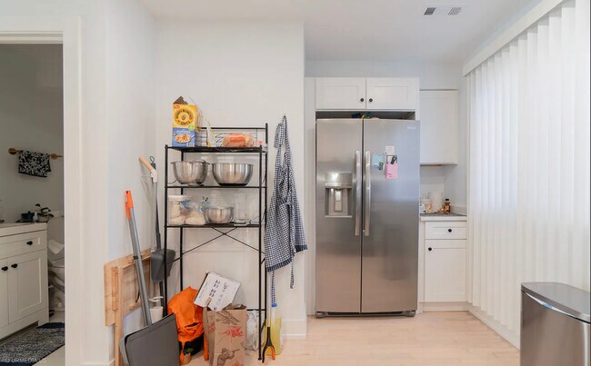 Building Photo - 924 W Wrightwood Ave