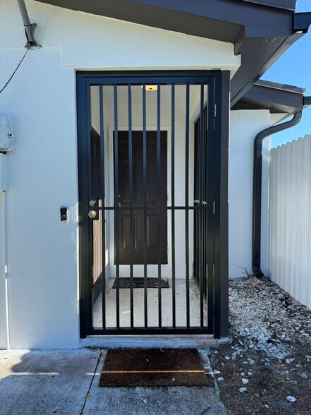 Front gate entry. - 2415 Thomas St
