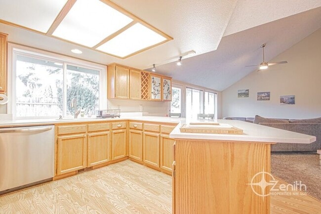 Building Photo - 12018 SE 17th St