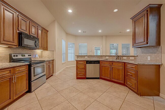 Building Photo - 722 Silver Creek Cir