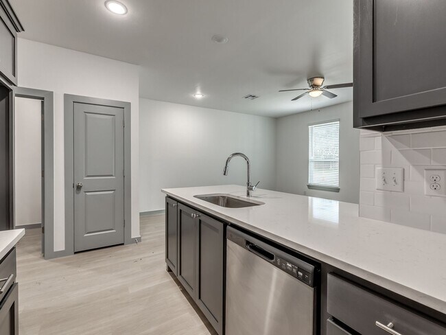 Building Photo - Beautiful New 3-Bed Duplex – Pet Friendly