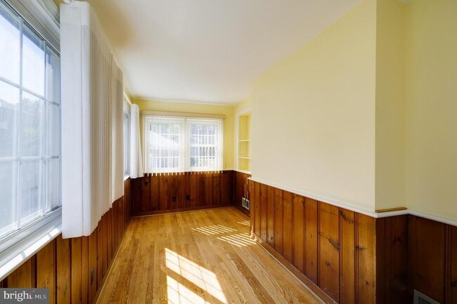 Building Photo - 5408 20th Ave