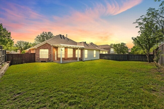 Building Photo - 1319 Lakeridge Ln