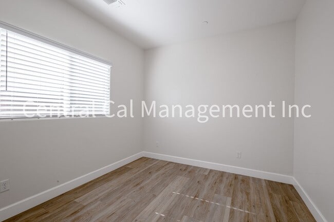 Building Photo - 4 bedroom/3 Bath Home with Solar in the Southwest - $3195 Per Month!