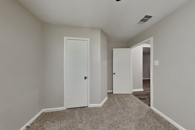 Building Photo - 4202 La Terre De Vin Ct