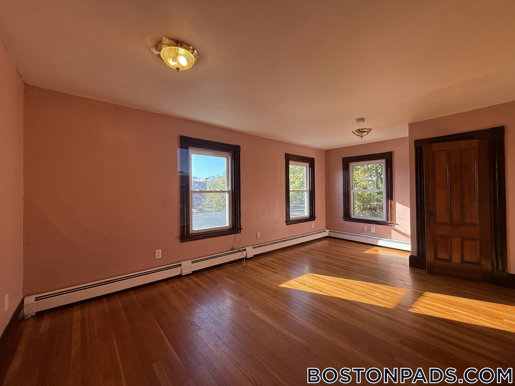 Building Photo - 547 Talbot Ave