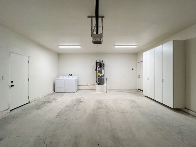 Building Photo - 29 Palms Home with Solar