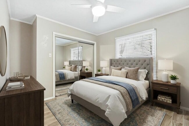 Building Photo - Alamo Heights Condo