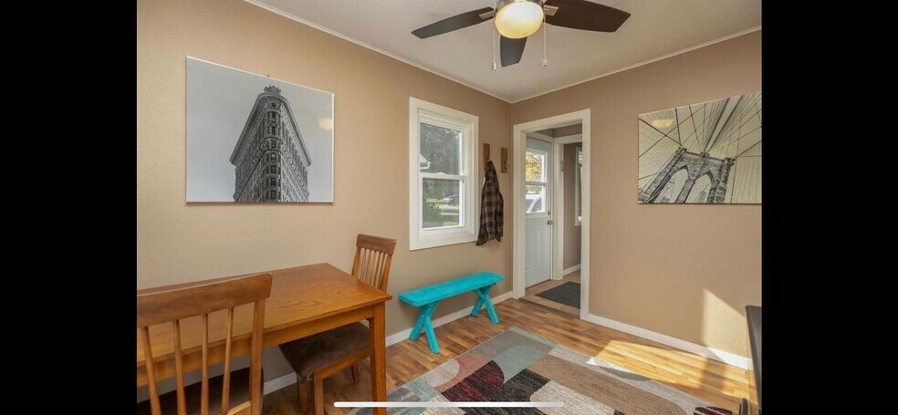 Building Photo - 418 18th Ave SW