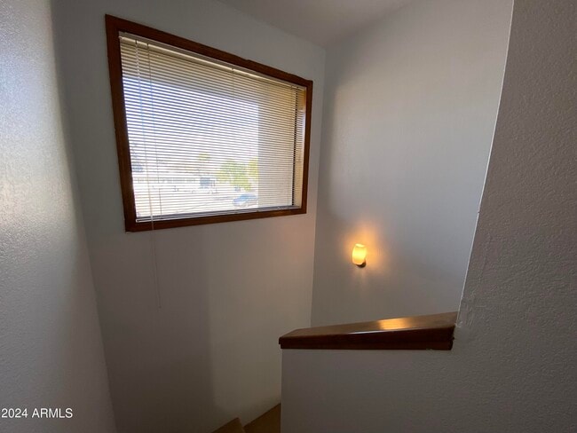 Building Photo - 821 E Redondo Dr