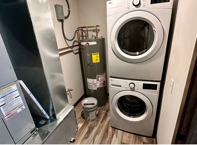 Building Photo - 719 W Spangler St