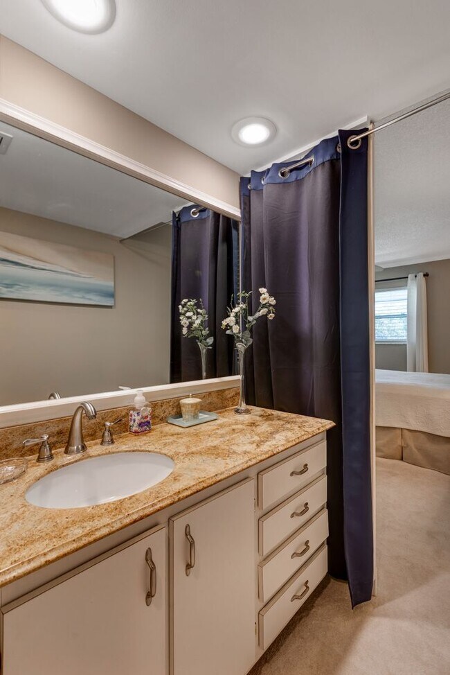 Building Photo - ** PARK SHORE ** 2 BED / 2 BATH - CONDO - ...