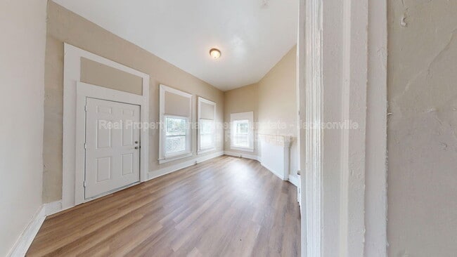 Building Photo - 2326 Moncrief Rd