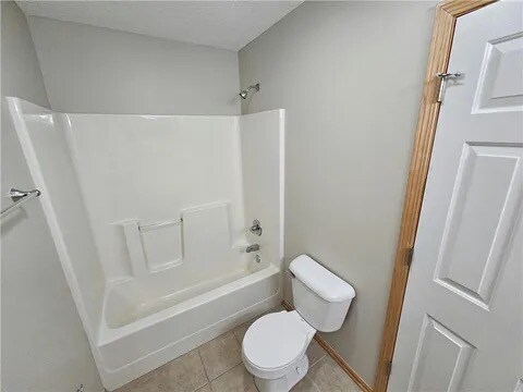 Building Photo - 2101 Meadow Ct