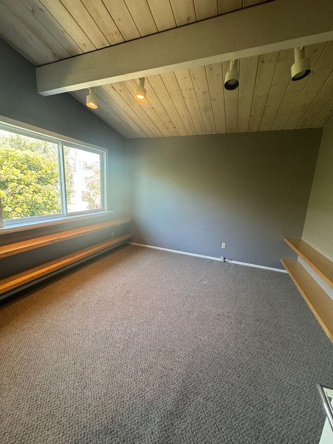 Building Photo - 3 bedroom home in Seacliff - Close to Seac...