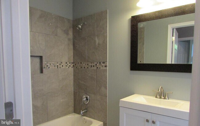 Building Photo - 2735 Chesterfield Ave