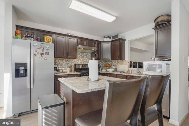 Building Photo - 13118 Plotner Farm Rd