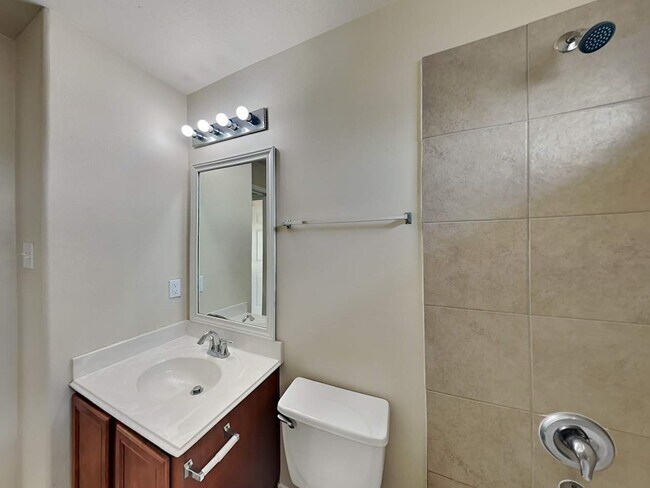 Building Photo - 1411 Baychester Ln