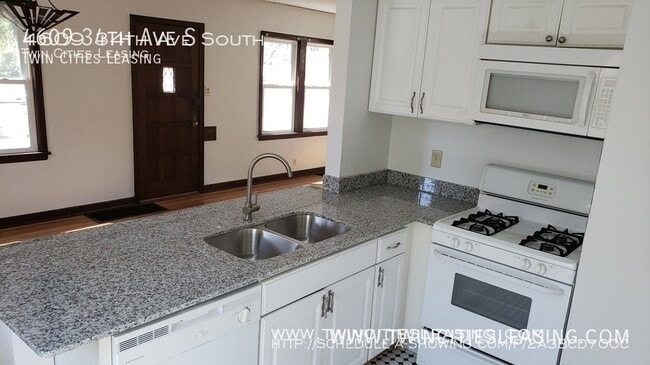 Building Photo - 4609 S 34th Ave