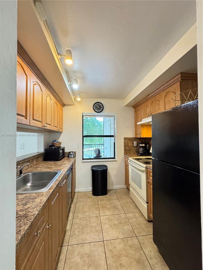 Building Photo - 3410 Foxcroft Rd