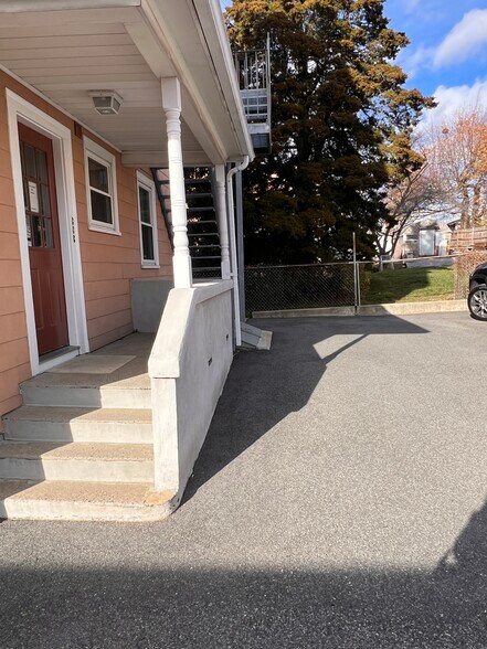 Building Photo - 24 Proctor St